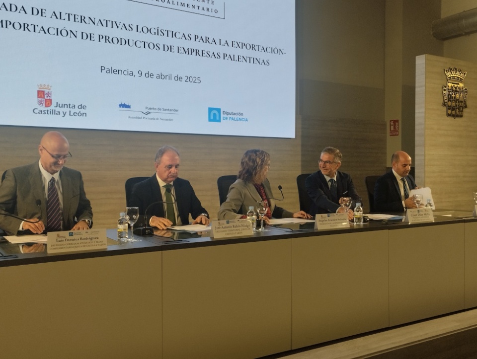 Jornada (de izq. a dcha): Fuentes, Rubio, Armis&eacute;n, D&iacute;az y calzada durante la presentaci&oacute;n.
