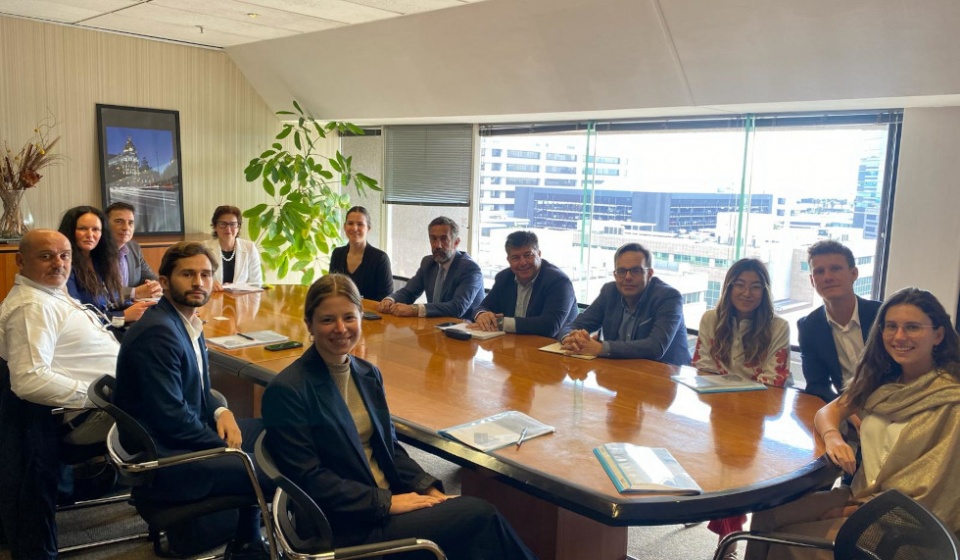Reunión de la delegación con la Oficina Económica y Comercial de Sudáfrica. Reunión de la delegación con la Oficina Económica y Comercial de Sudáfrica.