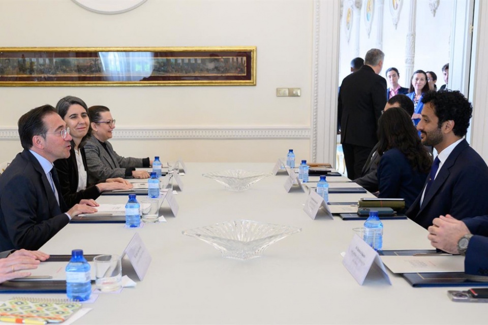 El ministro de Asuntos Exteriores, Uni&oacute;n Europea y Cooperaci&oacute;n, Jos&eacute; Manuel Albares, y el ministro de Econom&iacute;a de Emiratos &Aacute;rabes Unidos, Abdullah bin Touq Al Marri, durante la reuni&oacute;n que han mantenido en Madrid.