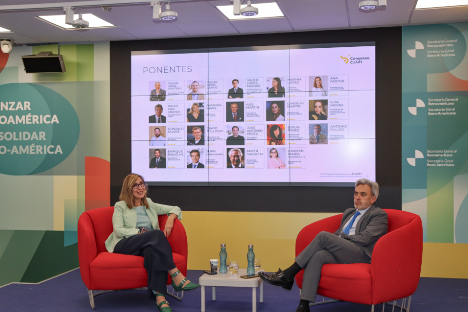 N&uacute;ria Vilanova, presidenta de CEAPI, y Manuel Contreras, presidente del Grupo AZVI y miembro del Consejo Asesor Andaluz de CEAPI.