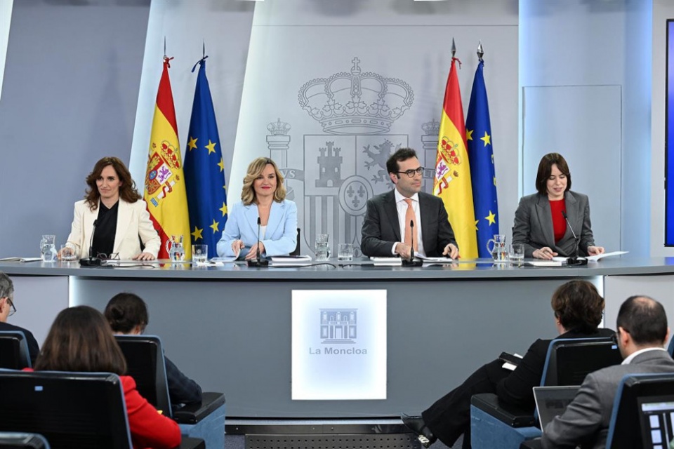 Las ministras de Sanidad, Educación, Formación Profesional y Deportes, el ministro de Economía, Comercio y Empresa y la ministra de Ciencia, Innovación y Universidades. | Pool Moncloa /Borja Puig de la Bellacasa. Las ministras de Sanidad, Educación, Formación Profesional y Deportes, el ministro de Economía, Comercio y Empresa y la ministra de Ciencia, Innovación y Universidades. | Pool Moncloa /Borja Puig de la Bellacasa.