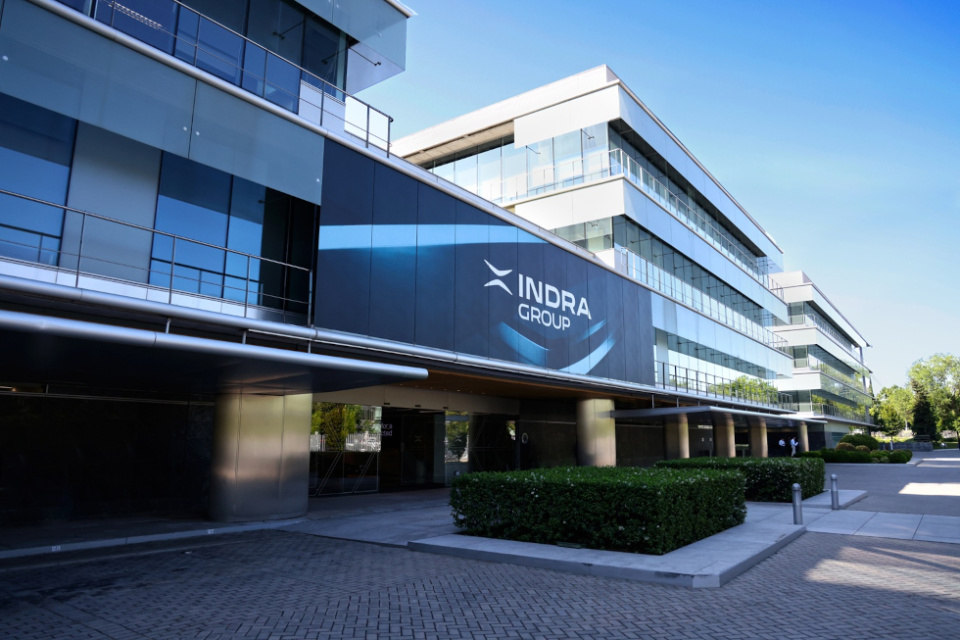 Indra refuerza su papel de empresa tractora del sector industrial español. Indra refuerza su papel de empresa tractora del sector industrial español.