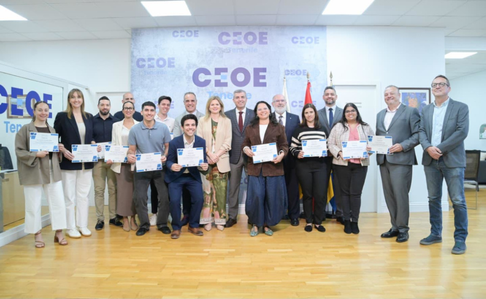 Foto de Familia de entrega de Diplomas (Imagen: Gobierno de Canarias). Foto de Familia de entrega de Diplomas (Imagen: Gobierno de Canarias).