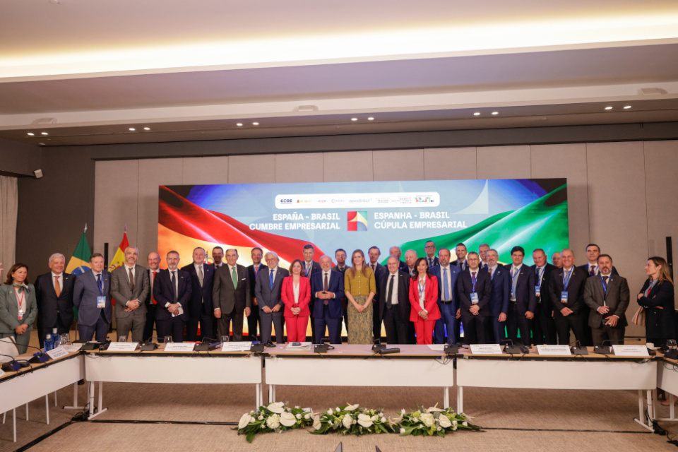 Destacados representantes de instituciones y empresas en la reuni&oacute;n de alto nivel con el Presidente de Brasil, Lula da Silva, en Barcelona.