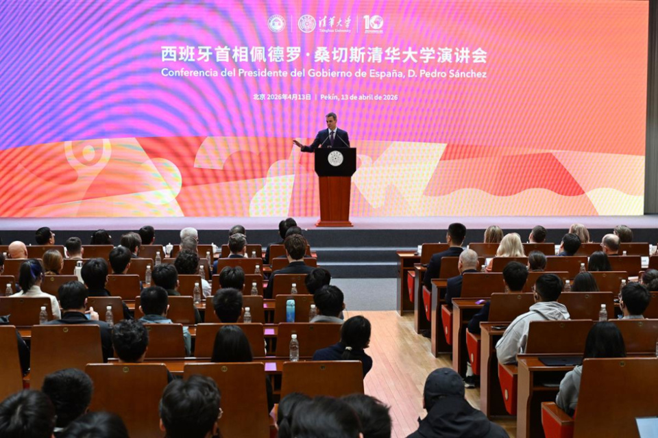El presidente del Gobierno, Pedro Sánchez, ofrece una conferencia en la Universidad Tsinghua. (Foto: Pool Moncloa/Borja Puig de la Bellacasa). El presidente del Gobierno, Pedro Sánchez, ofrece una conferencia en la Universidad Tsinghua. (Foto: Pool Moncloa/Borja Puig de la Bellacasa).