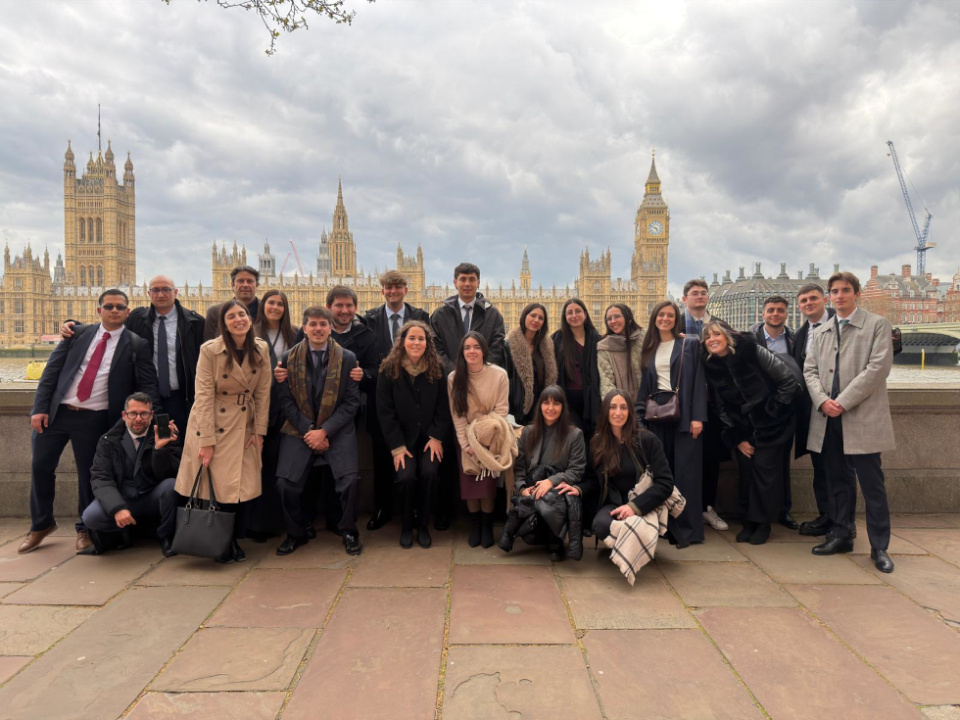 Alumnos de la 34ª edición del MGPT durante su viaje de estudios a Londres. Alumnos de la 34ª edición del MGPT durante su viaje de estudios a Londres.