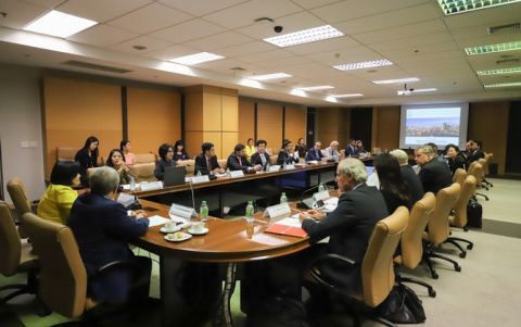 Encuentro en la Agencia Tailandesa de Inversiones.