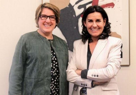 De izqda. a dcha.: Inmaculada Riera, directora general de la C&aacute;mara de Espa&ntilde;a, y Amalia Blanco,  directora general adjunta de Comunicaci&oacute;n y Relaciones Externas de Bankia.