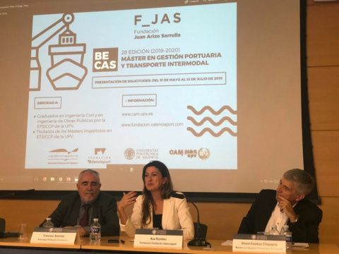 De izquierda a derecha: Francesc S&aacute;nchez, Ana Rumbeu y Vicent Esteban Chapapr&iacute;a.