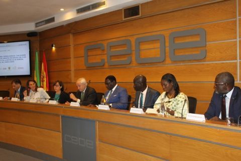 Reuni&oacute;n con empresarios espa&ntilde;oles en la sede de CEOE.