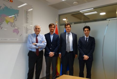 El presidente de COFIDES, Jos&eacute; Luis Curbelo; el consejero delegado de Inbonis, Alberto S&aacute;nchez;  el director de Data, Modeling & Analytics de Inbonis, Gert Pregel; y el director general de COFIDES, Rodrigo Madrazo.