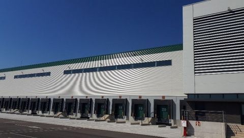 Noatum Logistics ya disponía de otros cuatro almacenes logísticos en España. Noatum Logistics ya disponía de otros cuatro almacenes logísticos en España.