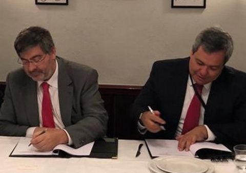 La firma del acuerdo. La firma del acuerdo.