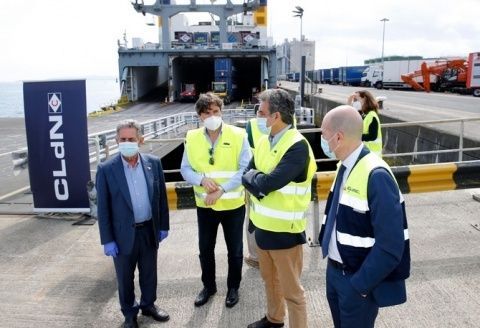 Miguel Revilla, Pdte. de Cantabria; Jaime Gonz&aacute;lez, Pdte. de APS; Fco. Mart&iacute;n, Consejero de Innovaci&oacute;n, Industria, Transporte y Comercio y Pablo Pell&oacute;n, Del. de CLdN en Cantabria.