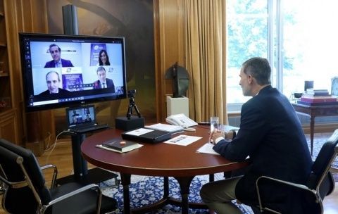 Su Majestad el Rey en videoconferencia con representantes del Centro Espa&ntilde;ol de Log&iacute;stica. &copy; Casa de S.M. el Rey.