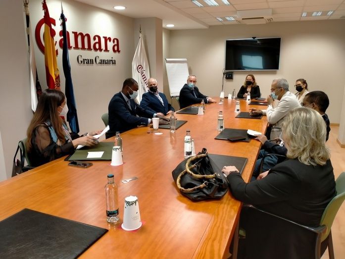 Imagen de la visita en la C&aacute;mara de Comercio.