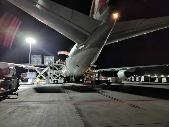 Operativa de carga MotoGP en el Aeropuerto de Zaragoza.