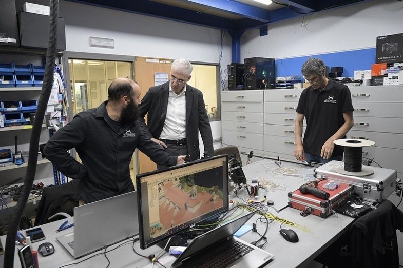 Francisco Conde, visitó en Oleiros las instalaciones de Aeromedia. Francisco Conde, visitó en Oleiros las instalaciones de Aeromedia.