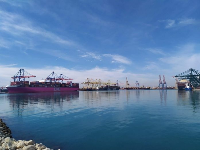 Actividad en el Puerto de Valencia. Actividad en el Puerto de Valencia.