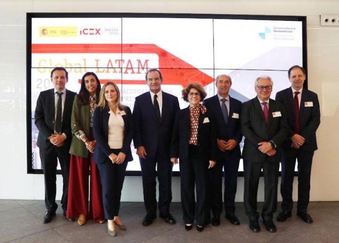 Foto de Familia, presentaci&oacute;n del informe Global LATAM 2022.