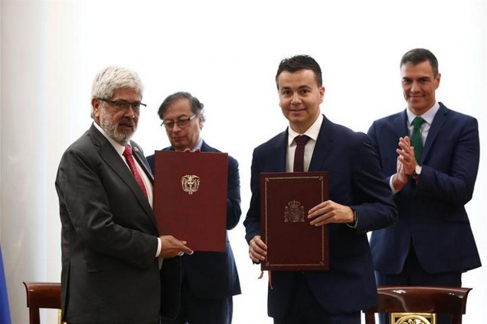 El ministro de Industria, Comercio y Turismo, H&eacute;ctor G&oacute;mez, tras la firma de un acuerdo con su hom&oacute;logo colombiano, en presencia del presidente del Gobierno, Pedro S&aacute;nchez, y del presidente de Colombia, Gustavo Petro.