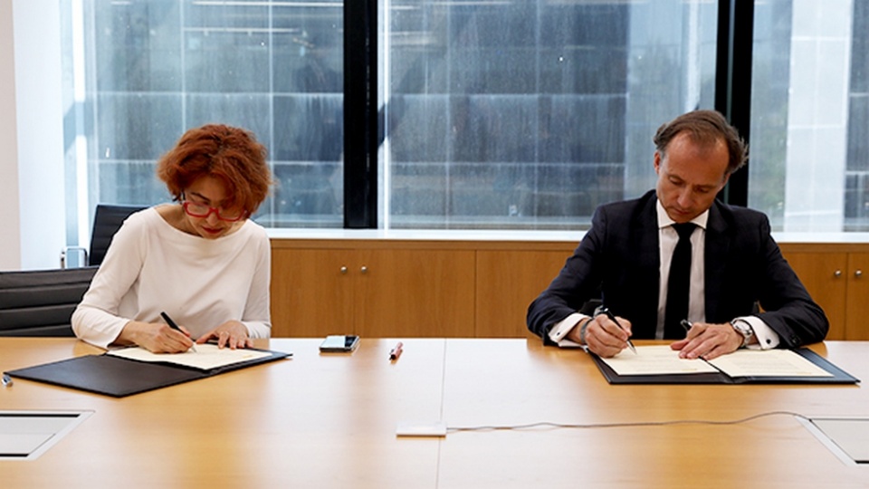 ICEX e Industry Talks firman un acuerdo para impulsar la internacionalizaci&oacute;n de los sectores industriales.