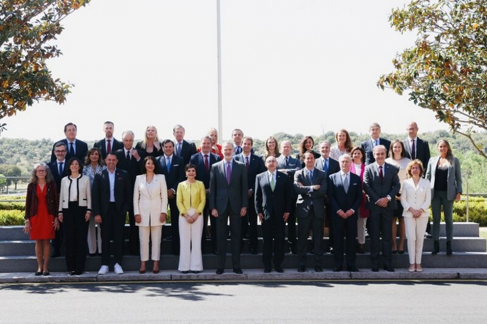 S.M. El Rey de Espa&ntilde;a, acompa&ntilde;ado de los presidentes y directores de las C&aacute;maras de Comercio Europeas.&copy; Casa de S.M. el Rey