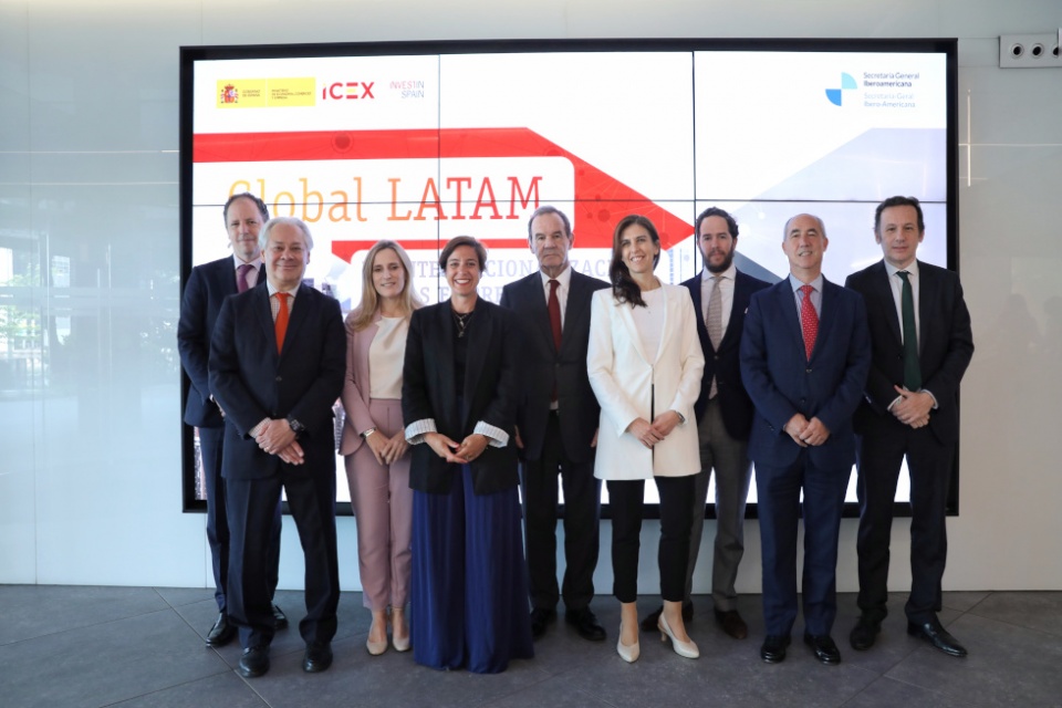Foto de Familia, presentaci&oacute;n del VI Informe Global LATAM