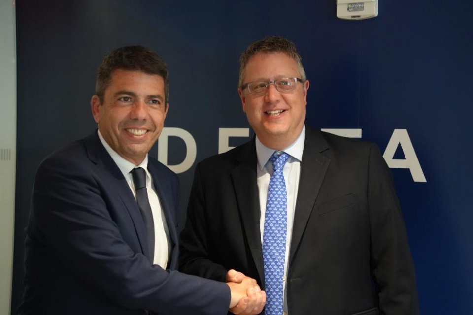 Carlos Maz&oacute;n mantiene una reuni&oacute;n con el director general de ventas en Nueva York de DELTA Airlines