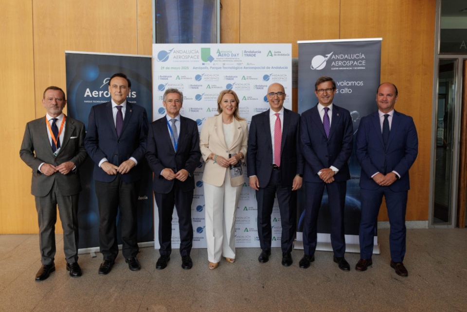 La consejera de Economía, Hacienda y Fondos Europeos de la Junta de Andalucía, Carolina España, y el presidente de Andalucía Aerospace, Antonio Gómez-Guillamón, han inaugurado esta importante cita. La consejera de Economía, Hacienda y Fondos Europeos de la Junta de Andalucía, Carolina España, y el presidente de Andalucía Aerospace, Antonio Gómez-Guillamón, han inaugurado esta importante cita.