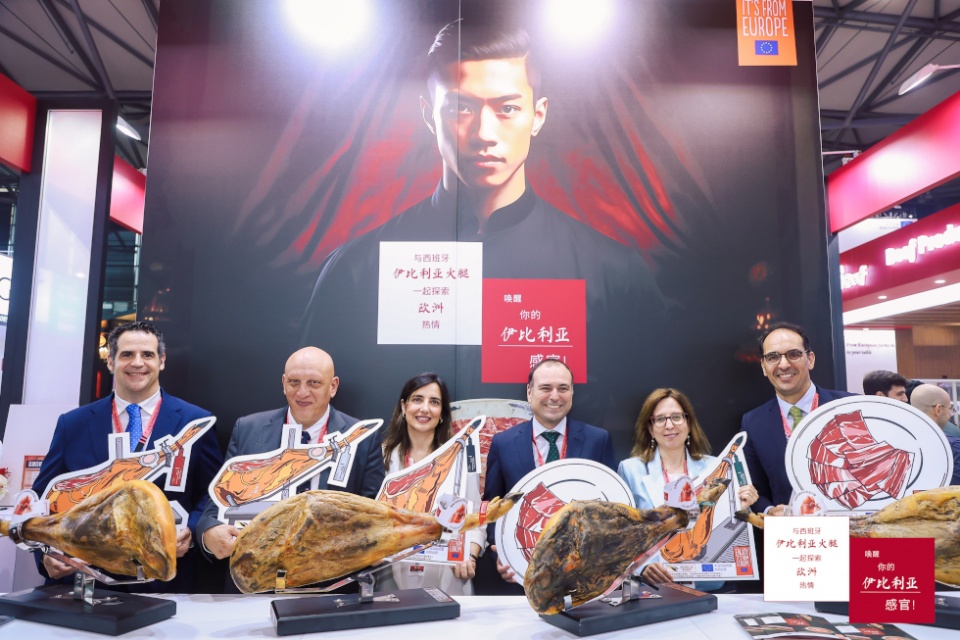 Representantes institucinales y ASICI en SIAL Shangh&aacute;i.