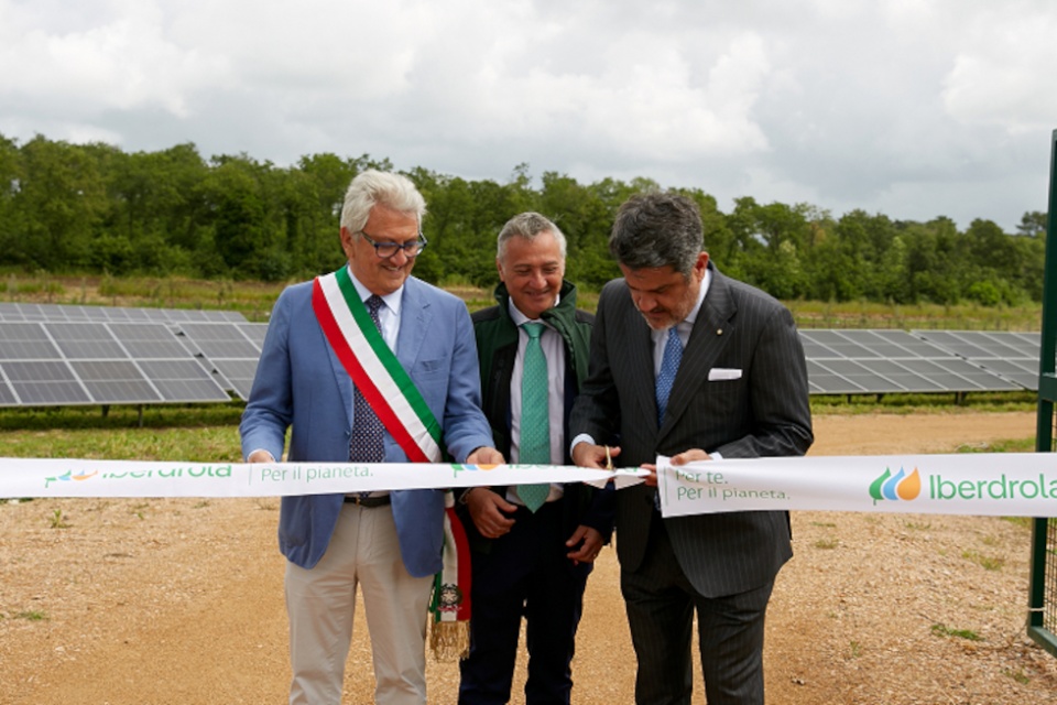 El acto de inauguraci&oacute;n de la planta.