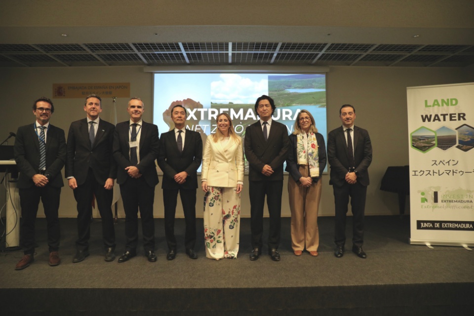 La presidenta de la Junta clausura el seminario empresarial 'Extremadura as a destination for Japanese Investment in Spain'. La presidenta de la Junta clausura el seminario empresarial 'Extremadura as a destination for Japanese Investment in Spain'.