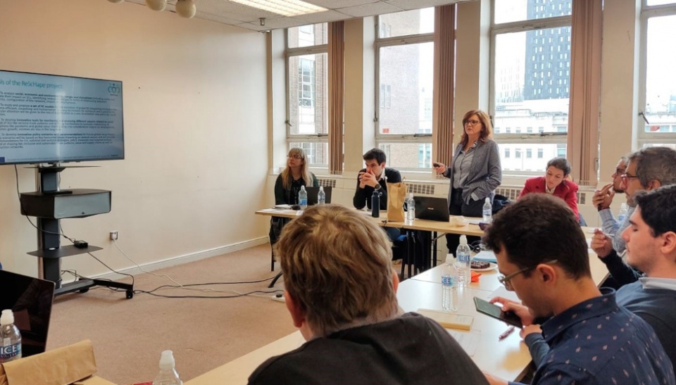 El Proyecto ReSChape estudia y analiza los cambios y disrupciones sociales, económicas y ambientales para evaluar su impacto en las cadenas de suministro a nivel global. El Proyecto ReSChape estudia y analiza los cambios y disrupciones sociales, económicas y ambientales para evaluar su impacto en las cadenas de suministro a nivel global.