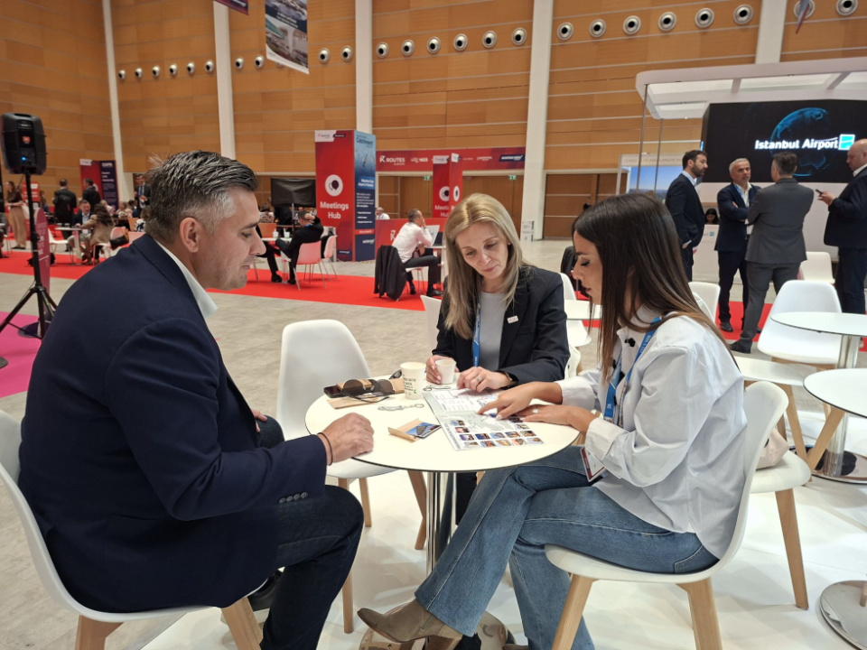 La directora general de Aerocas mantiene una veintena de reuniones en el principal foro de conectividad aérea de Europa (Foto: Generalitat Valenciana) La directora general de Aerocas mantiene una veintena de reuniones en el principal foro de conectividad aérea de Europa (Foto: Generalitat Valenciana)