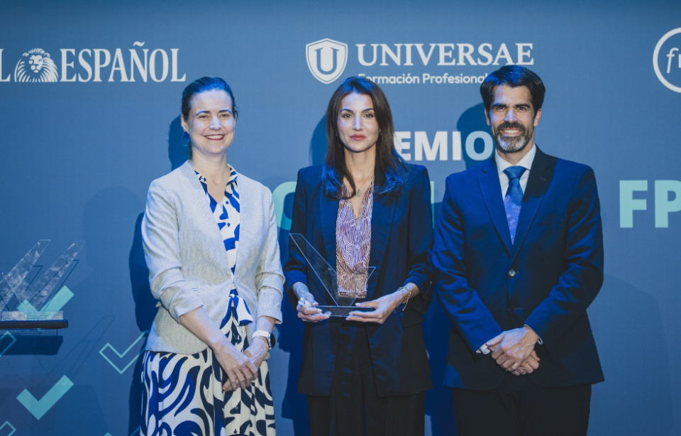 La Cámara de Comercio de España y Fundación Mapfre reciben el Premio Nacional de FP de EL ESPAÑOL por FINEXIT. La Cámara de Comercio de España y Fundación Mapfre reciben el Premio Nacional de FP de EL ESPAÑOL por FINEXIT.