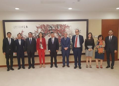 La reuni&oacute;n con el vicealcalde de Shenzhen, Sr. Lixin Wang.