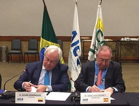Firma de acuerdo entre el presidente de la C&aacute;mara de Espa&ntilde;a y el presidente de AICO.