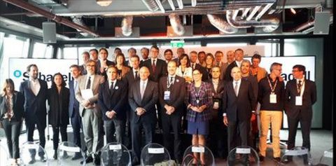 Foto de familia de los asistentes a la jornada. Foto de familia de los asistentes a la jornada.