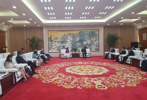 La reuni&oacute;n de la Ministra con autoridades de Hefei.