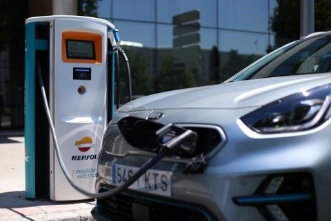 Repsol, recarga de veh&iacute;culo KIA.