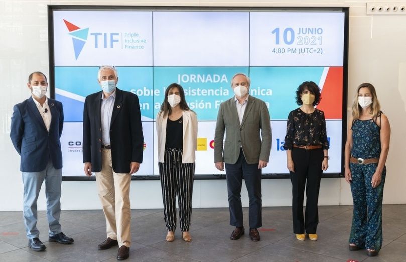 De izq. a derecha: Jos&eacute; Carlos Villena, Jos&eacute; Luis Curbelo, Julia Rabad&aacute;n, Carlos Jim&eacute;nez, Nuria Rodr&iacute;guez y Beatriz Morant.