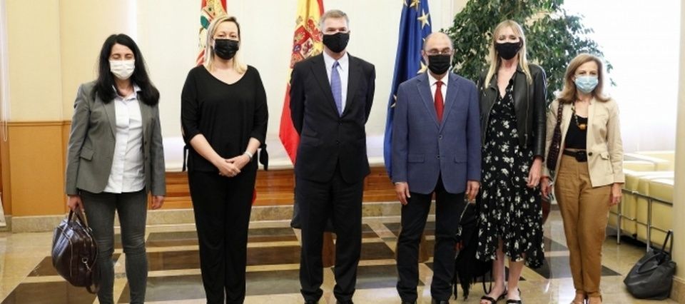 El Presidente de Aragón se reúne con el D.G. de Operaciones de Amazon España (Foto: Luis Correas). El Presidente de Aragón se reúne con el D.G. de Operaciones de Amazon España (Foto: Luis Correas).