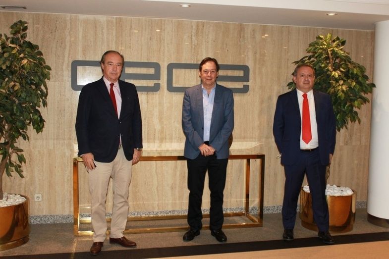 El presidente de UCCAEP, José Álvaro Jenkins, con el Srio. Gral. de CEOE, José Alberto González-Ruiz y el Srio. permanente de CEIB, Narciso Casado. El presidente de UCCAEP, José Álvaro Jenkins, con el Srio. Gral. de CEOE, José Alberto González-Ruiz y el Srio. permanente de CEIB, Narciso Casado.