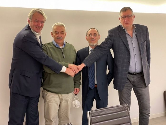 Oscar Pierre con Alvise Giannotto, Maurizio Valbusa y Ezio Tirelli (izq a dcha), socios de Encodata. Oscar Pierre con Alvise Giannotto, Maurizio Valbusa y Ezio Tirelli (izq a dcha), socios de Encodata.