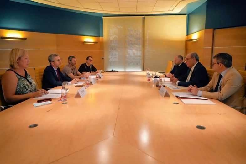 La reuni&oacute;n con la Asociaci&oacute;n Espa&ntilde;ola de Fabricantes de Azulejos y Pavimentos Cer&aacute;micos.