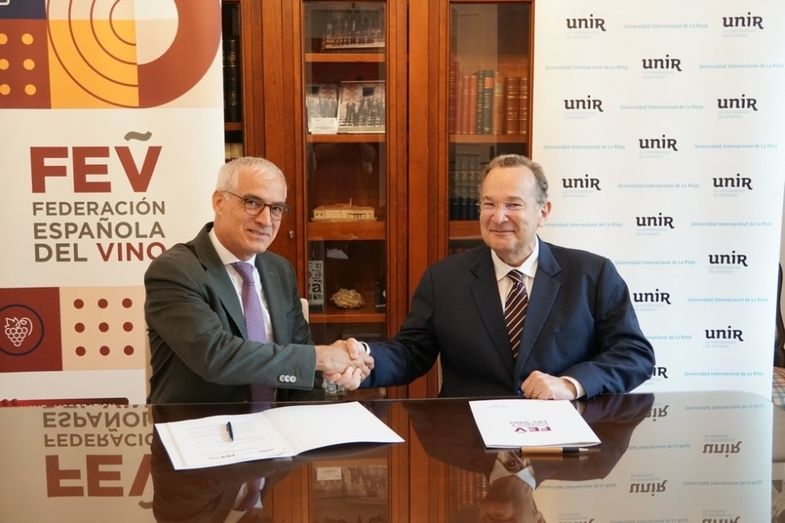 El momento de la firma del convenio. El momento de la firma del convenio.