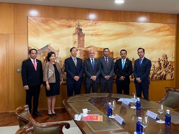 El encuentro con los Embajadores asi&aacute;ticos.