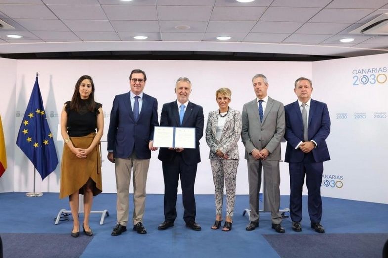 La firma del protocolo. La firma del protocolo.