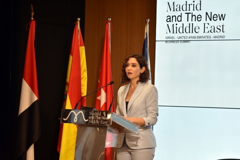 Díaz Ayuso inaugurando Madrid and The New Middle East. Díaz Ayuso inaugurando Madrid and The New Middle East.
